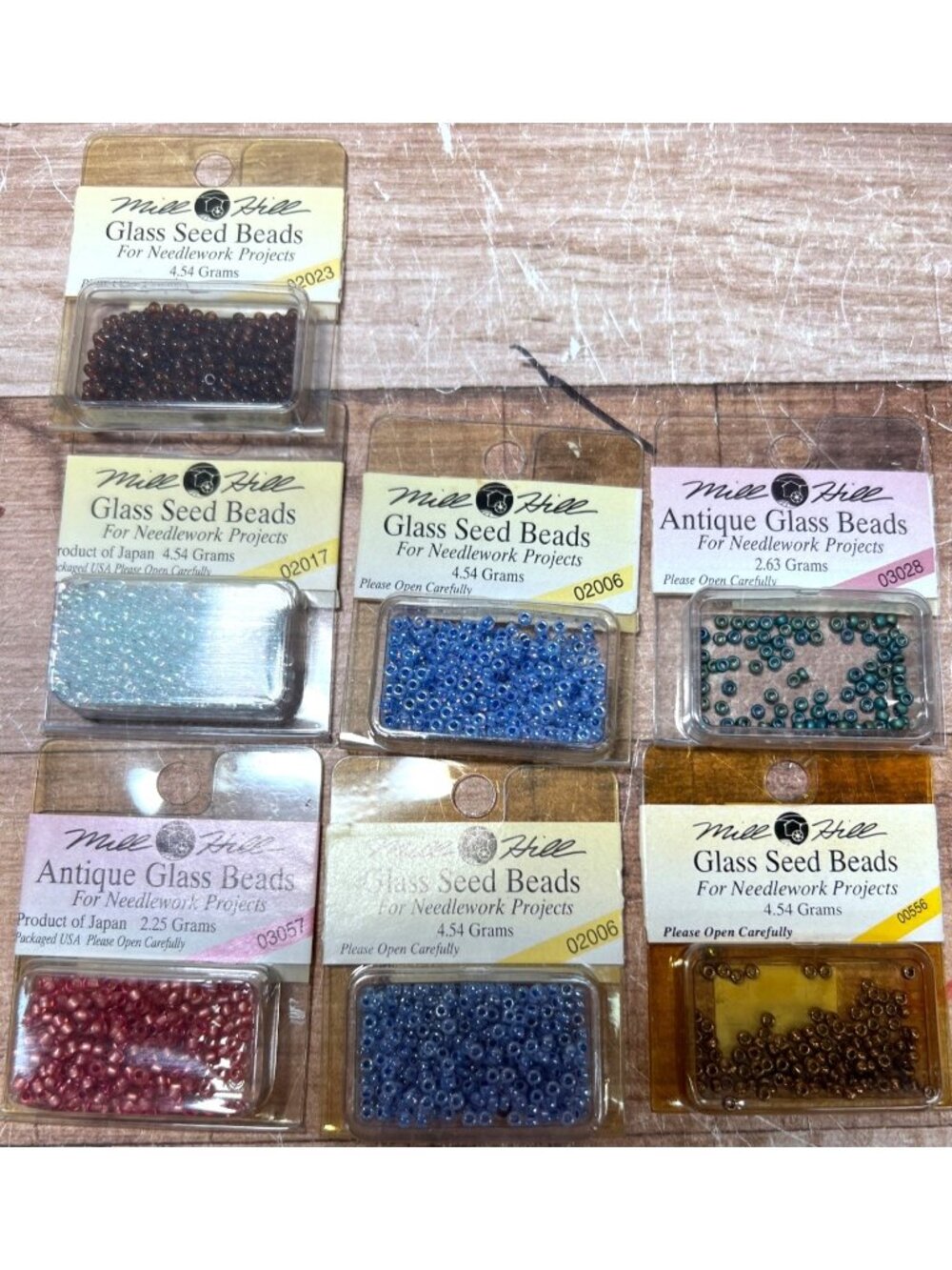 Mill Hill Glass & Antique Beads  Needlework Projects Assorte 4.54g & 2.25g Packs